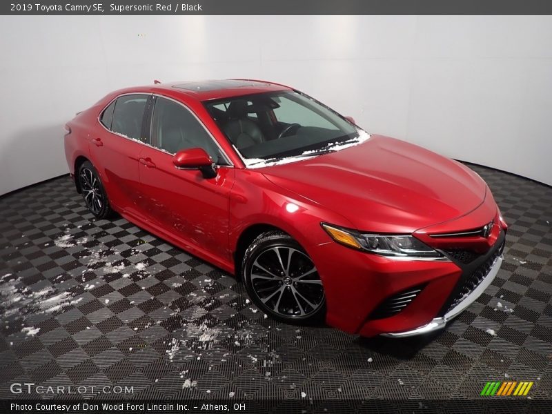Supersonic Red / Black 2019 Toyota Camry SE