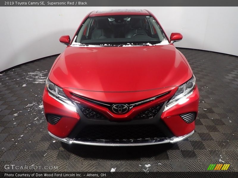 Supersonic Red / Black 2019 Toyota Camry SE