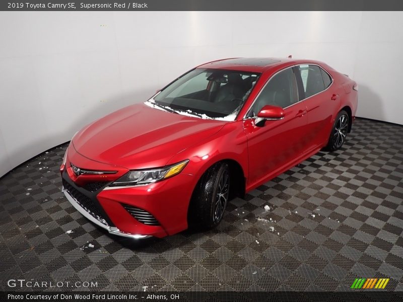 Supersonic Red / Black 2019 Toyota Camry SE