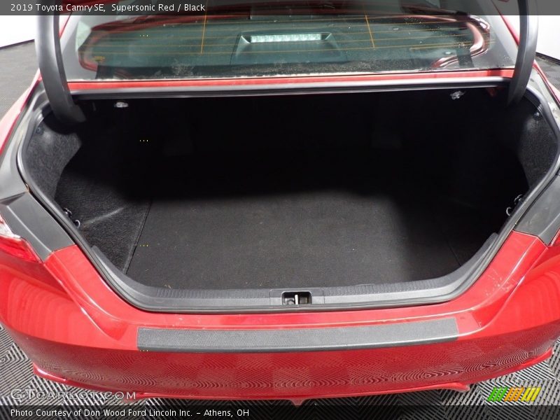 Supersonic Red / Black 2019 Toyota Camry SE