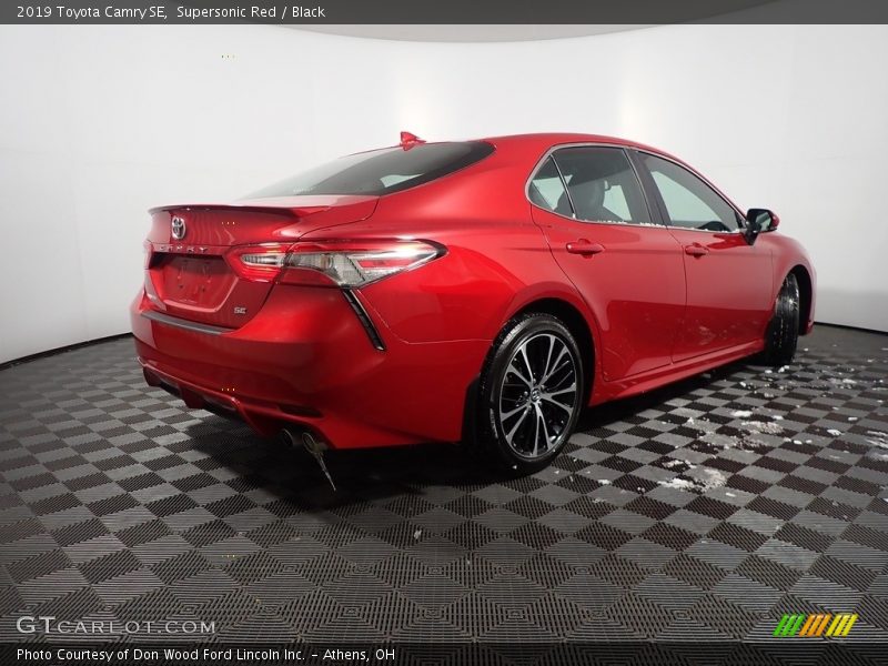 Supersonic Red / Black 2019 Toyota Camry SE