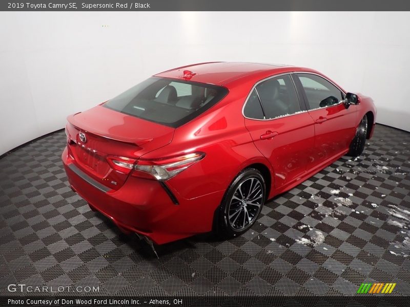 Supersonic Red / Black 2019 Toyota Camry SE