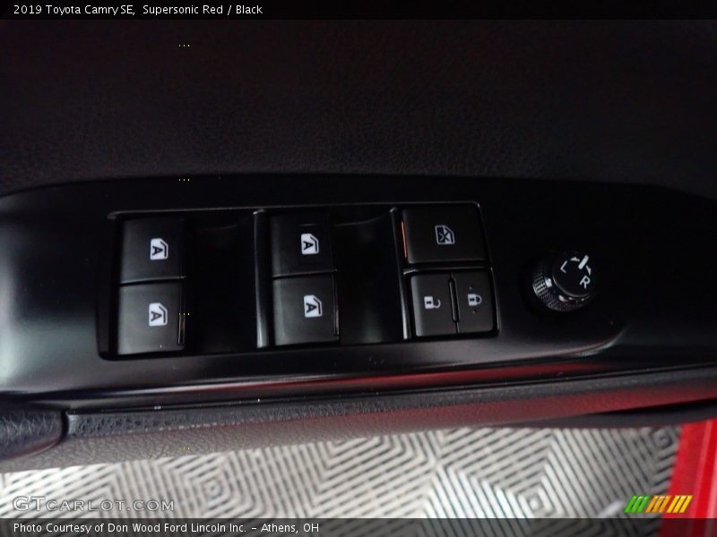 Supersonic Red / Black 2019 Toyota Camry SE