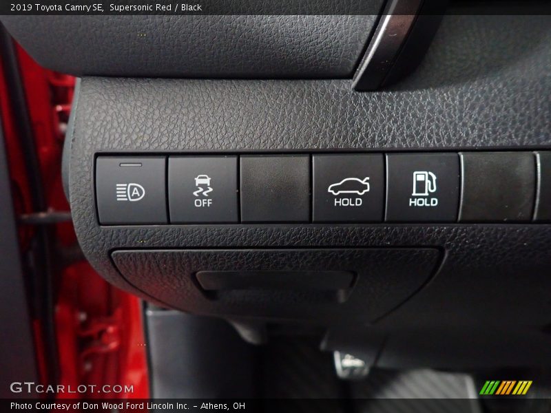Supersonic Red / Black 2019 Toyota Camry SE