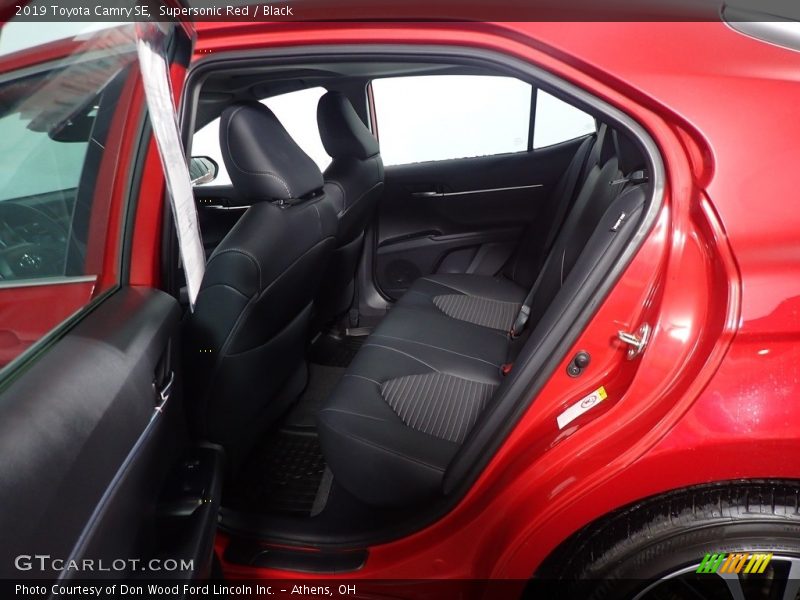 Supersonic Red / Black 2019 Toyota Camry SE