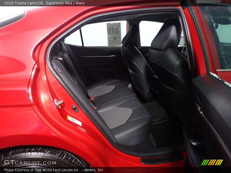 Supersonic Red / Black 2019 Toyota Camry SE
