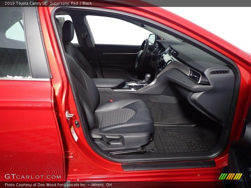 Supersonic Red / Black 2019 Toyota Camry SE