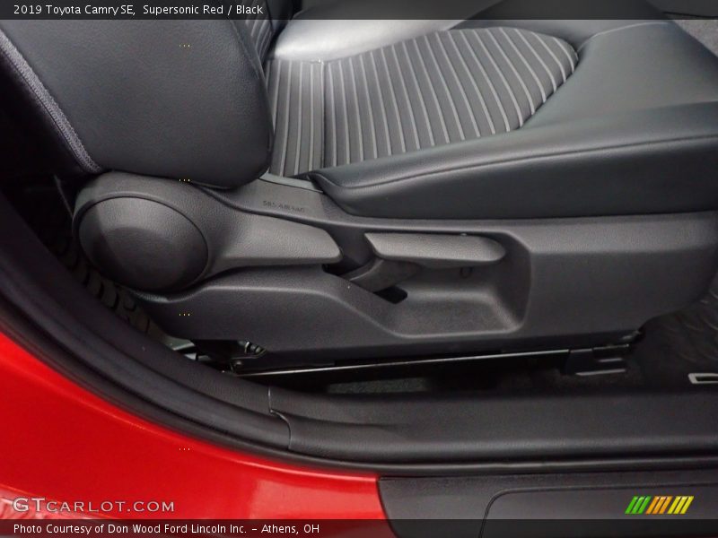 Supersonic Red / Black 2019 Toyota Camry SE
