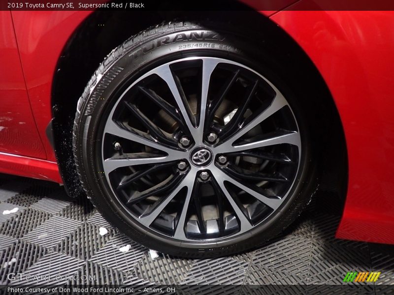 Supersonic Red / Black 2019 Toyota Camry SE