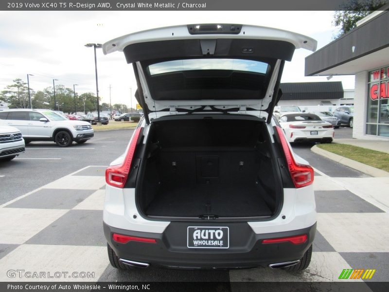 Crystal White Metallic / Charcoal 2019 Volvo XC40 T5 R-Design AWD