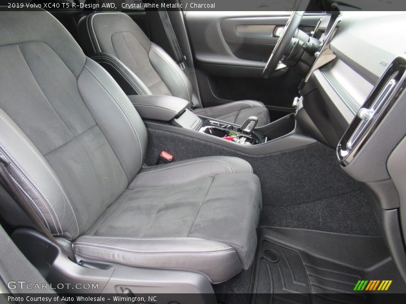 Crystal White Metallic / Charcoal 2019 Volvo XC40 T5 R-Design AWD