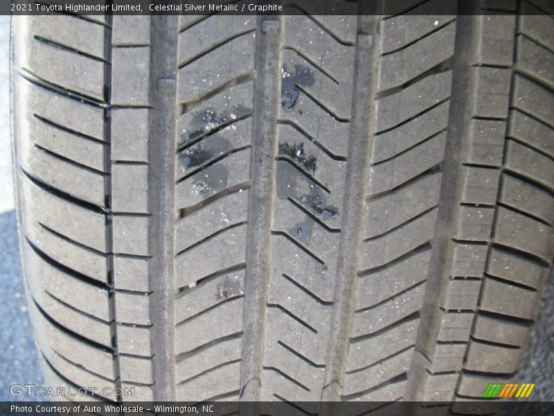 Celestial Silver Metallic / Graphite 2021 Toyota Highlander Limited