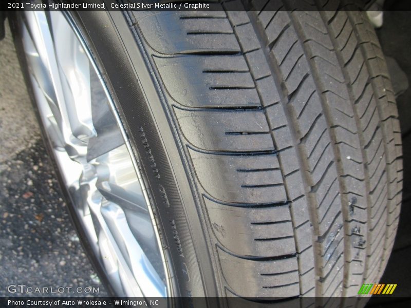 Celestial Silver Metallic / Graphite 2021 Toyota Highlander Limited