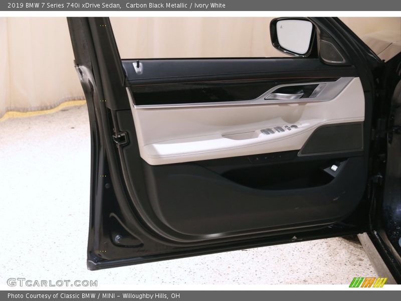 Carbon Black Metallic / Ivory White 2019 BMW 7 Series 740i xDrive Sedan