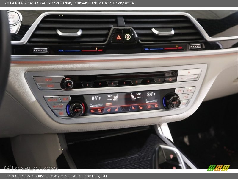 Carbon Black Metallic / Ivory White 2019 BMW 7 Series 740i xDrive Sedan
