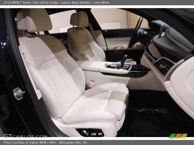 Carbon Black Metallic / Ivory White 2019 BMW 7 Series 740i xDrive Sedan