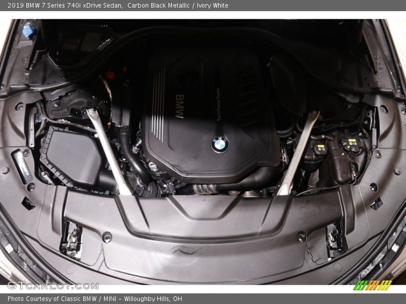 Carbon Black Metallic / Ivory White 2019 BMW 7 Series 740i xDrive Sedan