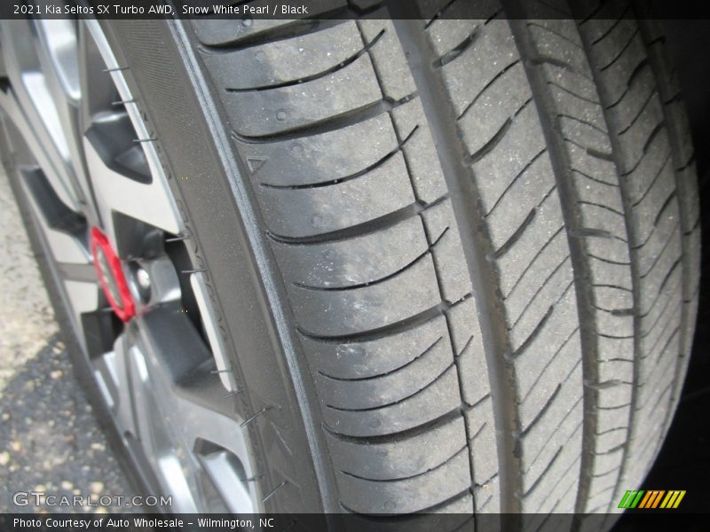 Snow White Pearl / Black 2021 Kia Seltos SX Turbo AWD
