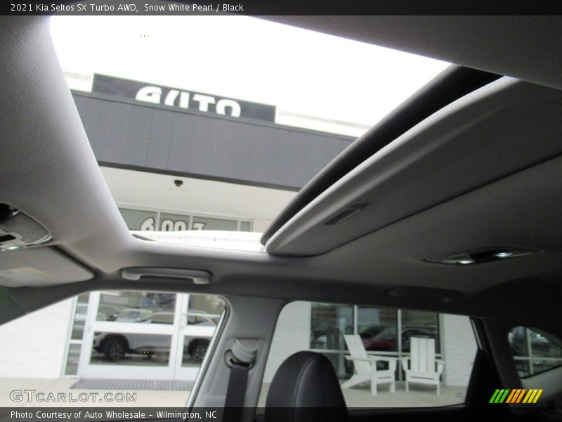Snow White Pearl / Black 2021 Kia Seltos SX Turbo AWD