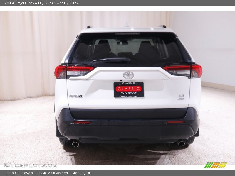 Super White / Black 2019 Toyota RAV4 LE