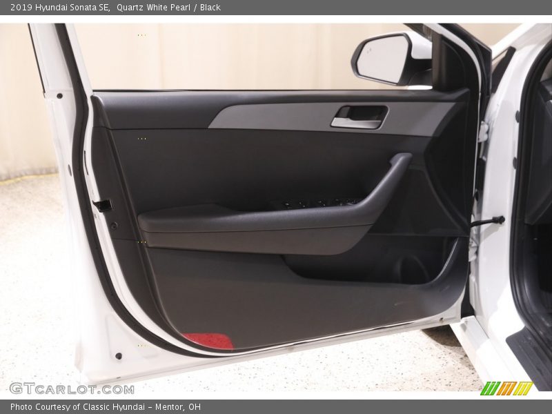 Quartz White Pearl / Black 2019 Hyundai Sonata SE