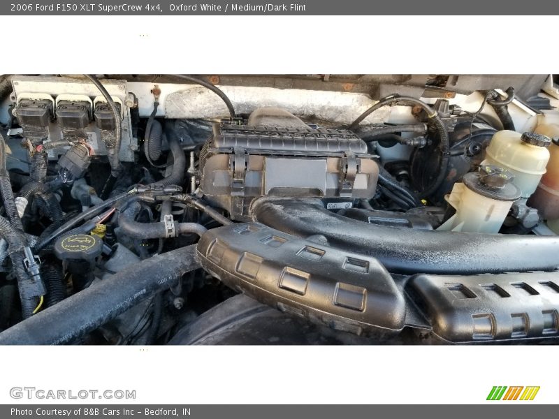 Oxford White / Medium/Dark Flint 2006 Ford F150 XLT SuperCrew 4x4