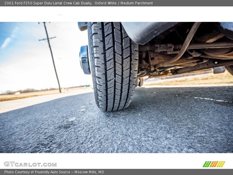 Oxford White / Medium Parchment 2001 Ford F350 Super Duty Lariat Crew Cab Dually