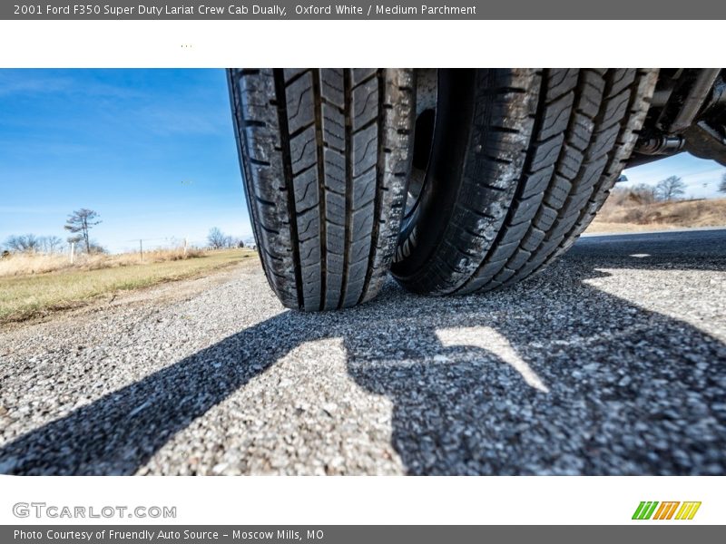 Oxford White / Medium Parchment 2001 Ford F350 Super Duty Lariat Crew Cab Dually