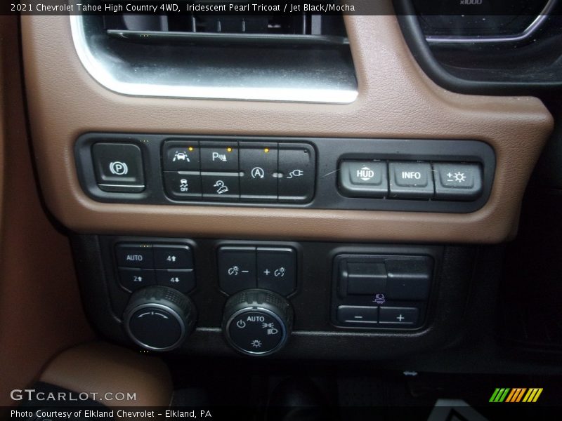 Iridescent Pearl Tricoat / Jet Black/Mocha 2021 Chevrolet Tahoe High Country 4WD