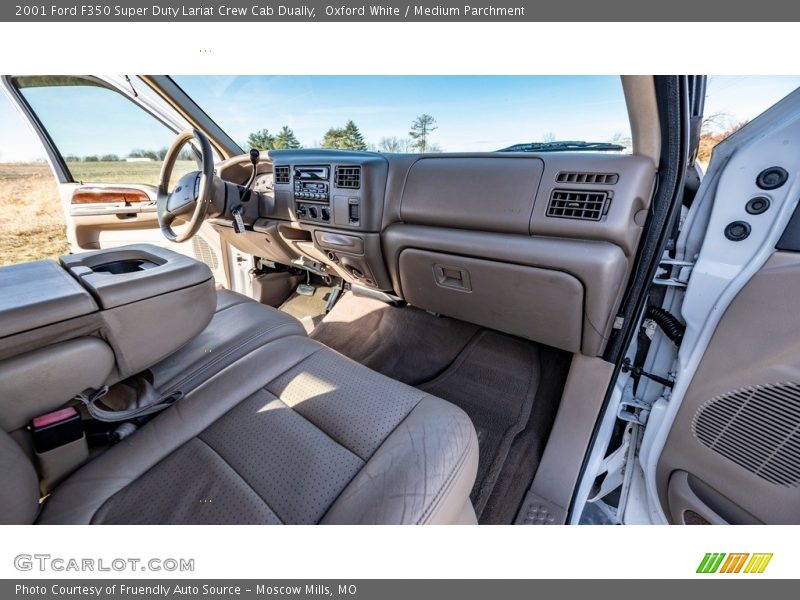 Dashboard of 2001 F350 Super Duty Lariat Crew Cab Dually