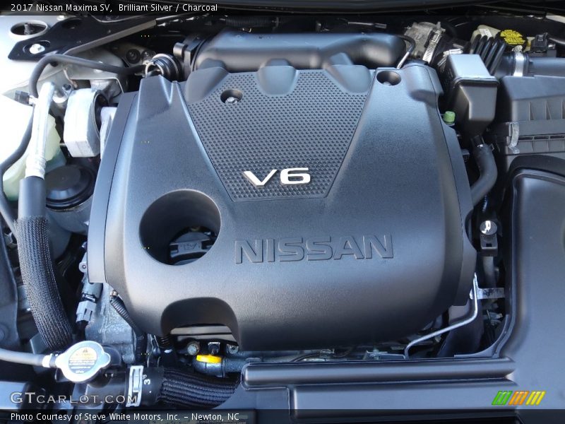 Brilliant Silver / Charcoal 2017 Nissan Maxima SV