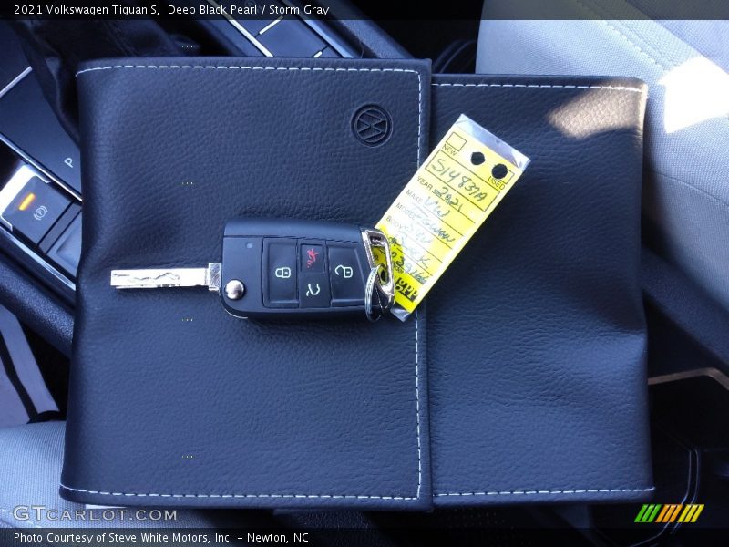 Deep Black Pearl / Storm Gray 2021 Volkswagen Tiguan S