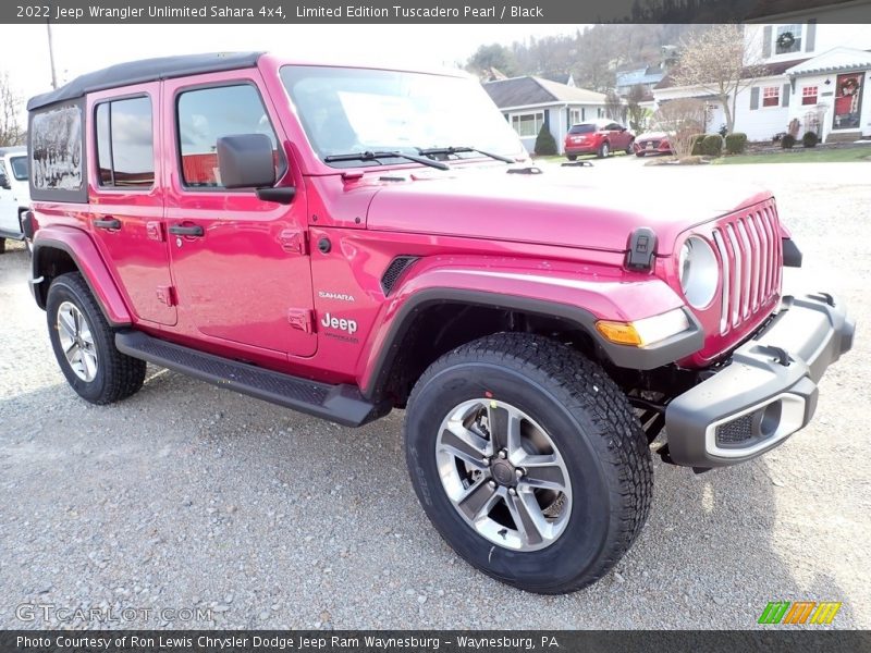 Front 3/4 View of 2022 Wrangler Unlimited Sahara 4x4