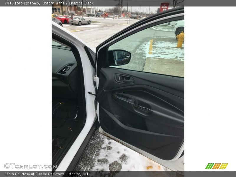 Oxford White / Charcoal Black 2013 Ford Escape S