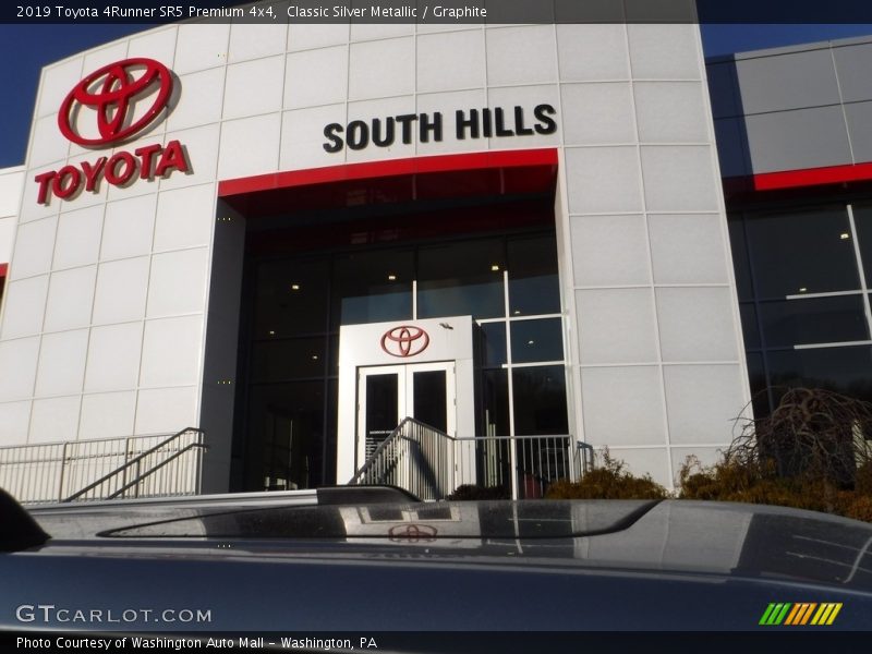 Classic Silver Metallic / Graphite 2019 Toyota 4Runner SR5 Premium 4x4