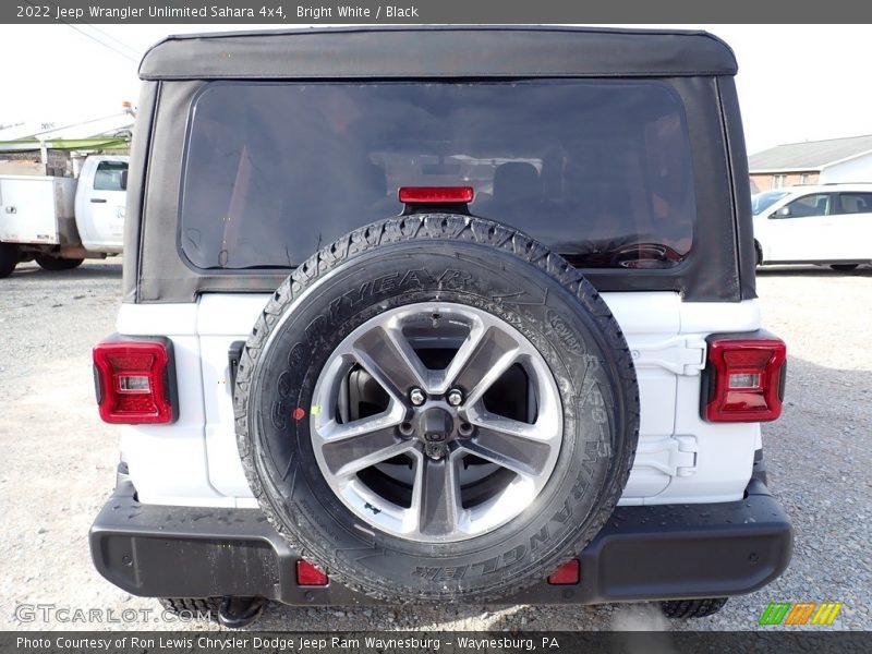 Bright White / Black 2022 Jeep Wrangler Unlimited Sahara 4x4
