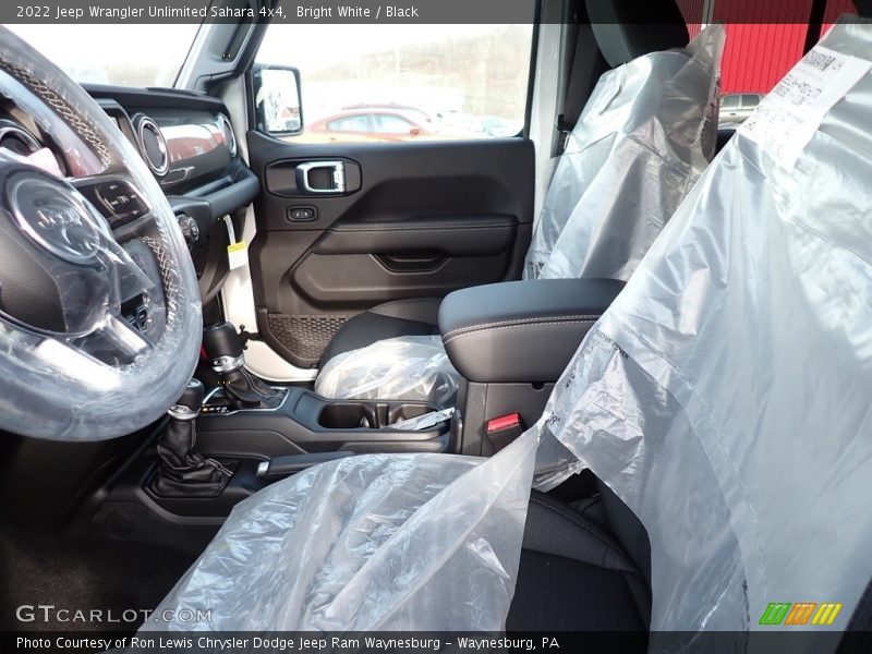 Bright White / Black 2022 Jeep Wrangler Unlimited Sahara 4x4