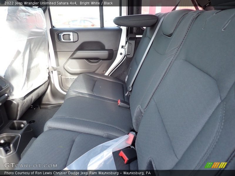Bright White / Black 2022 Jeep Wrangler Unlimited Sahara 4x4