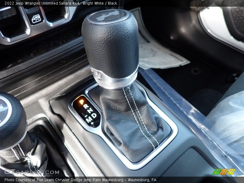 Bright White / Black 2022 Jeep Wrangler Unlimited Sahara 4x4