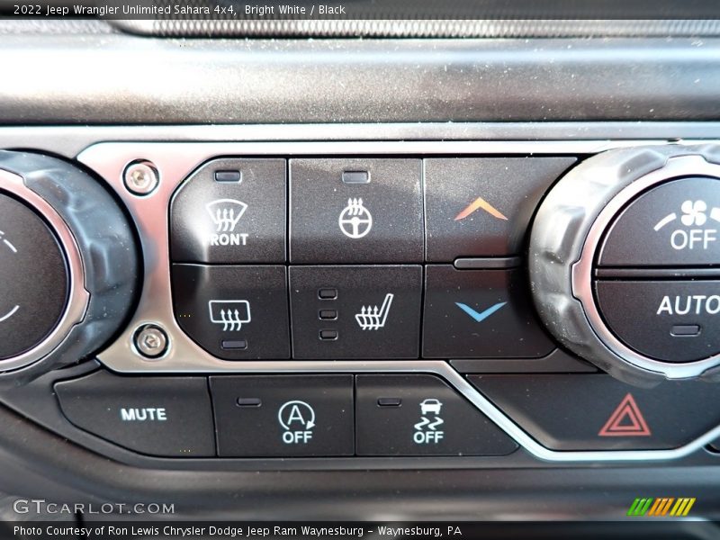 Bright White / Black 2022 Jeep Wrangler Unlimited Sahara 4x4