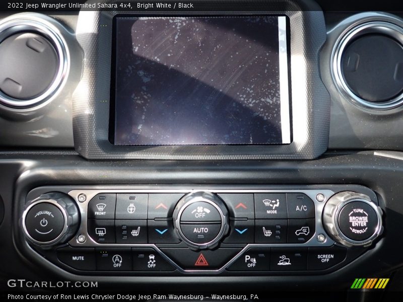 Bright White / Black 2022 Jeep Wrangler Unlimited Sahara 4x4