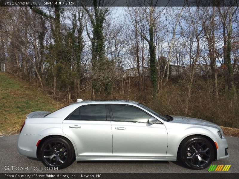  2021 300 S Silver Mist