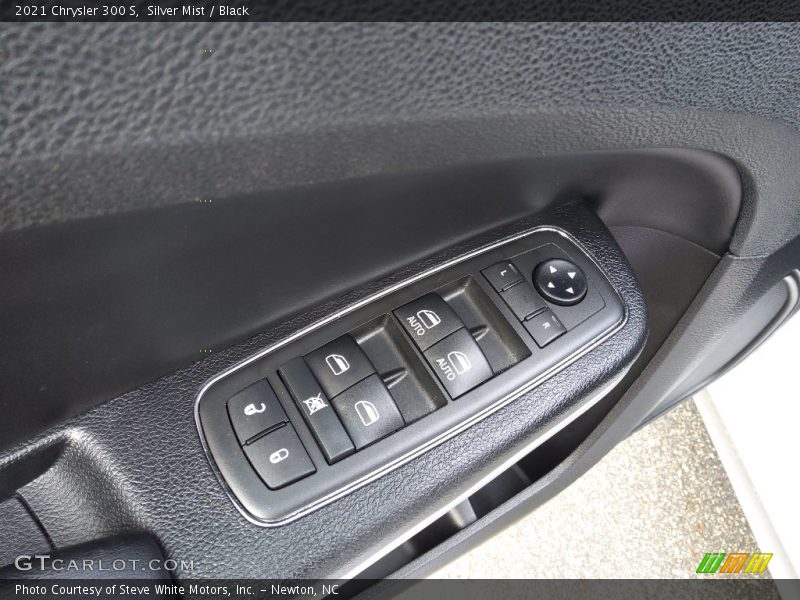 Silver Mist / Black 2021 Chrysler 300 S