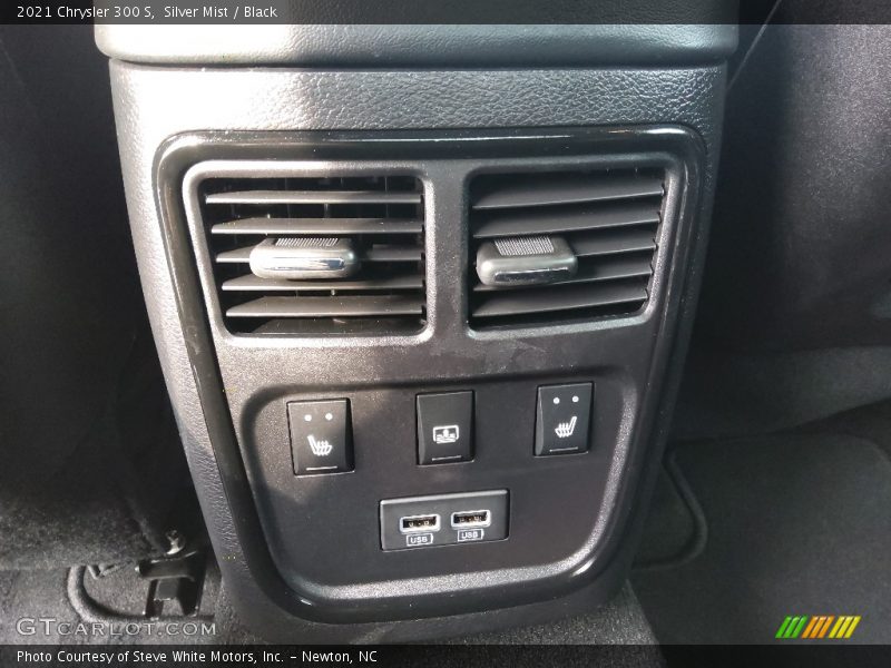 Silver Mist / Black 2021 Chrysler 300 S