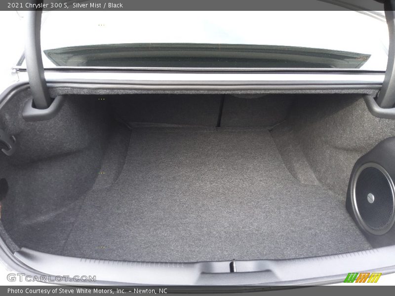  2021 300 S Trunk
