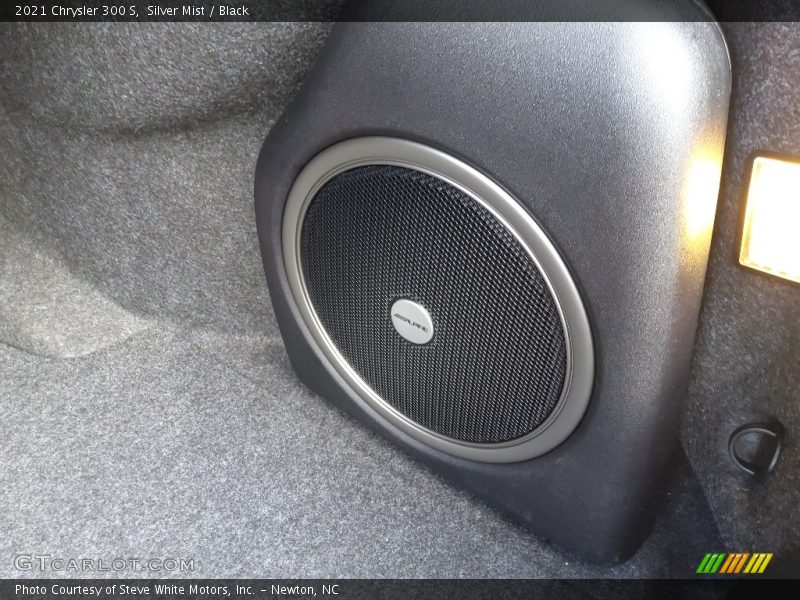 Silver Mist / Black 2021 Chrysler 300 S