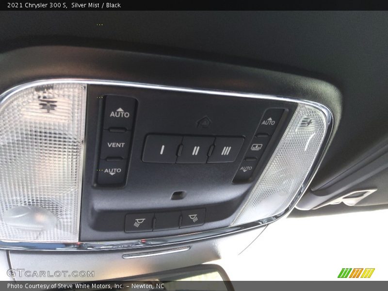 Silver Mist / Black 2021 Chrysler 300 S
