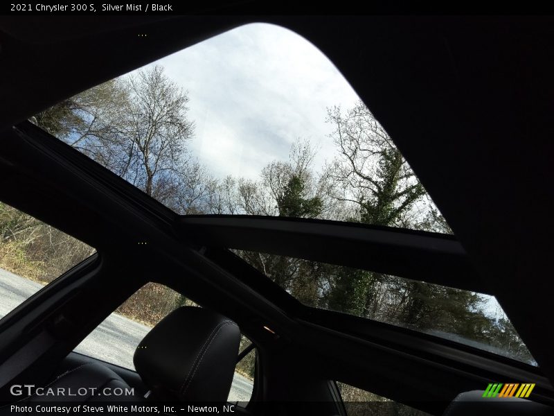 Silver Mist / Black 2021 Chrysler 300 S