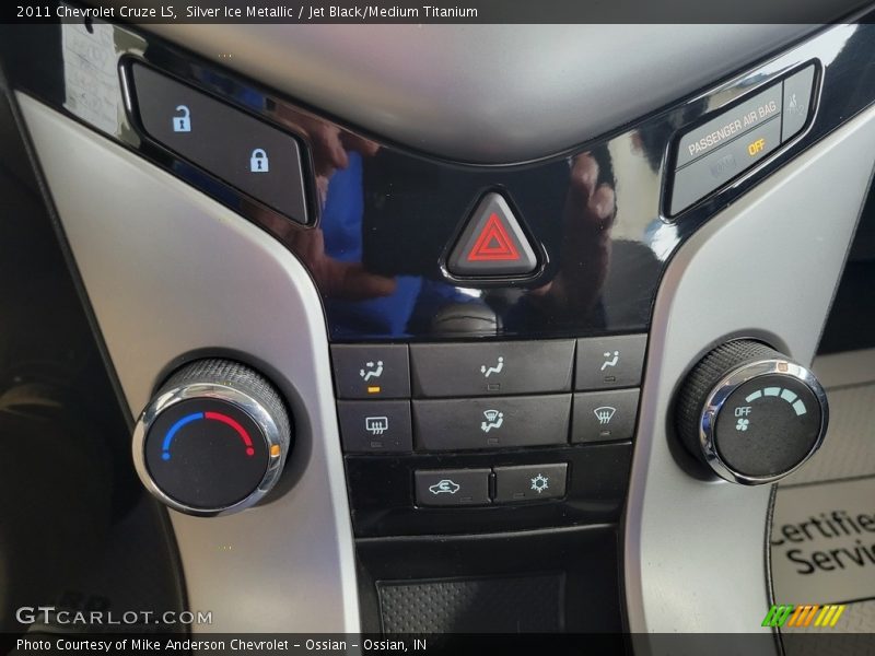 Silver Ice Metallic / Jet Black/Medium Titanium 2011 Chevrolet Cruze LS