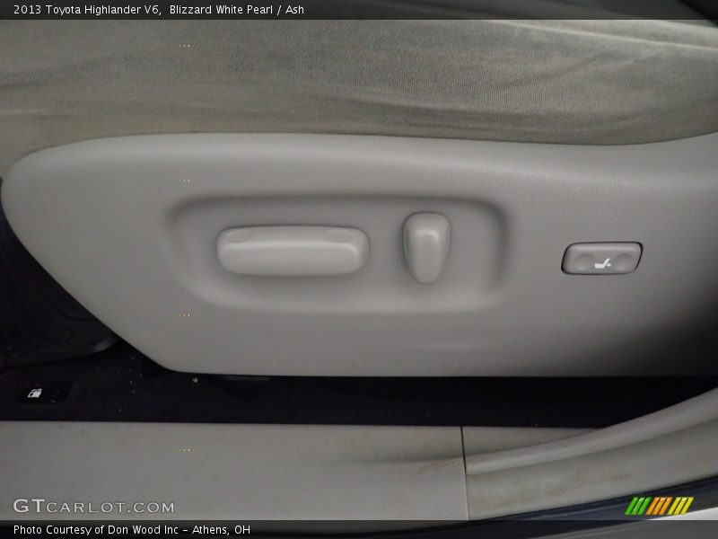 Blizzard White Pearl / Ash 2013 Toyota Highlander V6